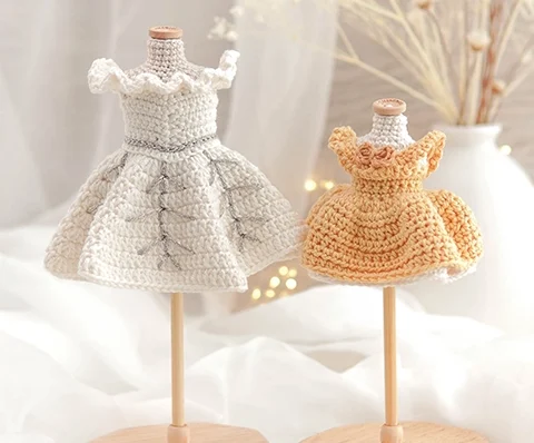 mannequin green frog crochet free amigurumi pattern