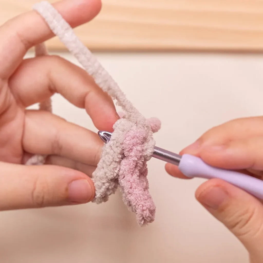 Free beginner crochet pattern amigurumi bunny keychain low sew crochet pattern