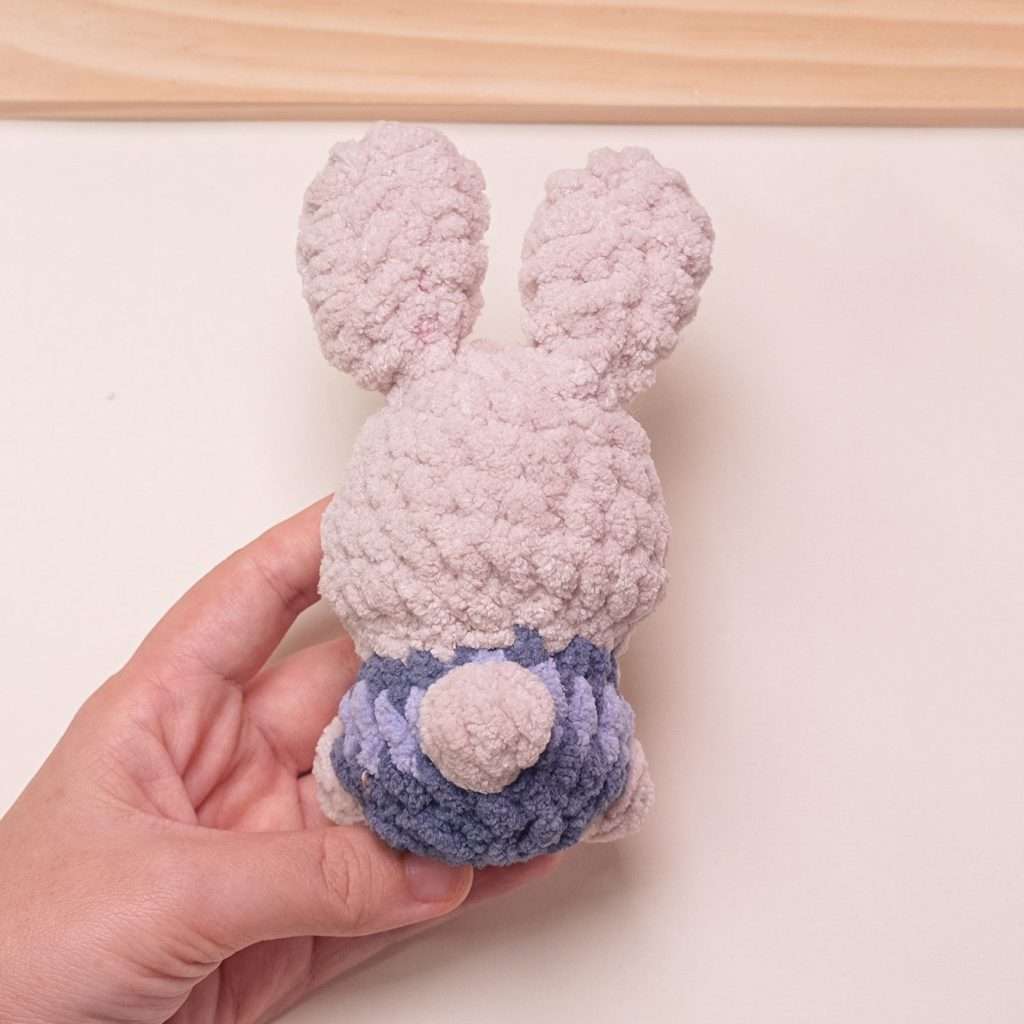 Free beginner crochet pattern amigurumi bunny keychain low sew crochet pattern