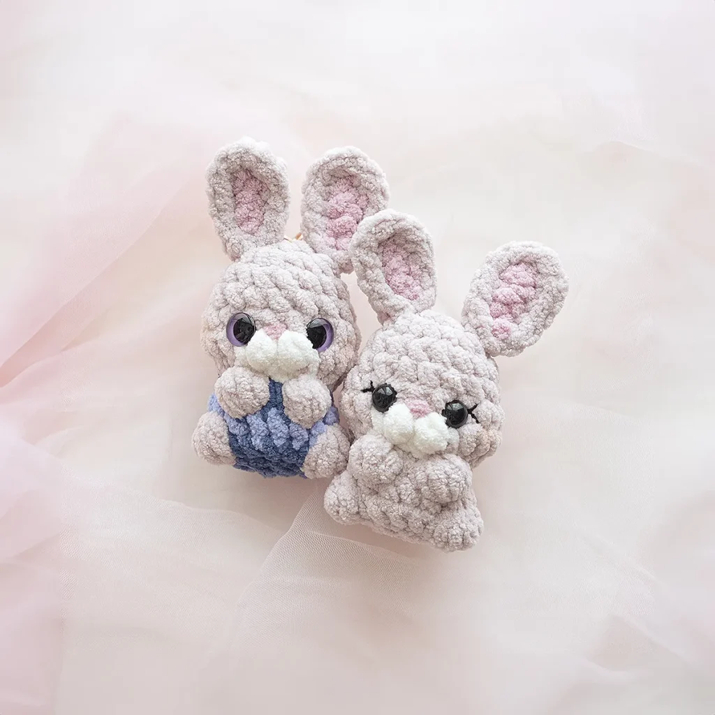 Free beginner crochet pattern amigurumi bunny keychain low sew crochet pattern