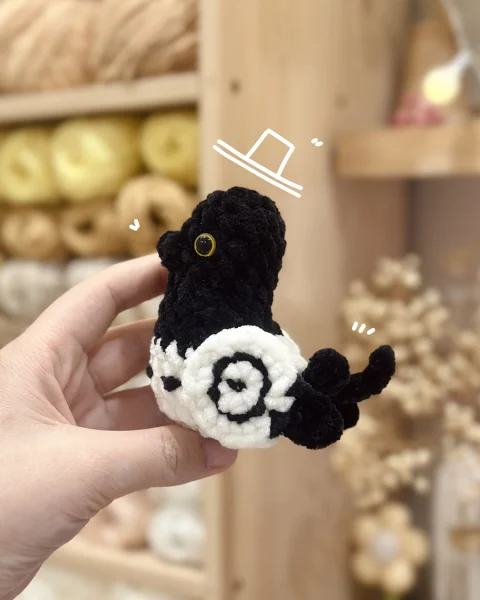 free pattern magpie bird green frog crochet